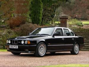 BMW M5 1989 года (UK)